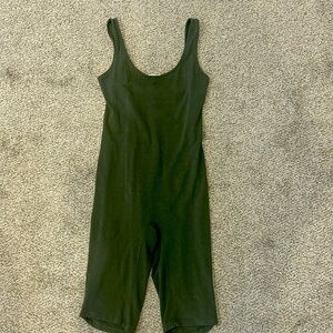Size Med Hearts and hips body suit, no blemishes , hits at Knee. So comfortable